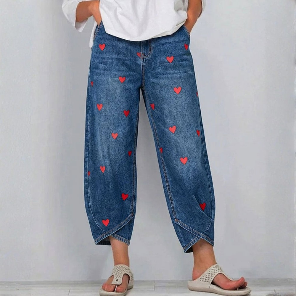 ROMINA | PANTALONI CON STAMPA A CUORI, IN DENIM, ALLA CAVIGALLA