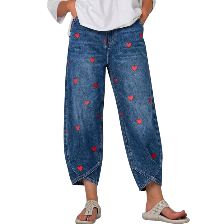 ROMINA | PANTALONI CON STAMPA A CUORI, IN DENIM, ALLA CAVIGALLA